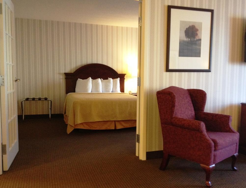 Quality Hotel & Suites Woodstock Exterior foto