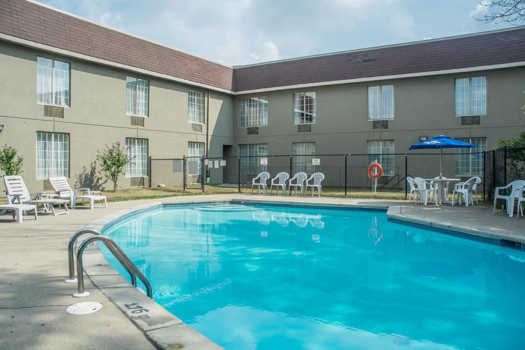 Quality Hotel & Suites Woodstock Exterior foto